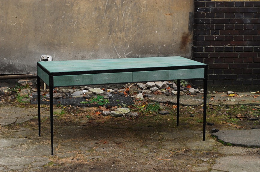 Desk_Tabalta_galuchat-forged iron